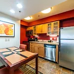Metro PHX STUDIO QUEEN UPSTAIRS sleeps 4 modern design best amenities